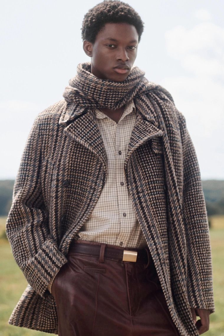 Пальто в клетку limited edition с отложным воротником и шарфом