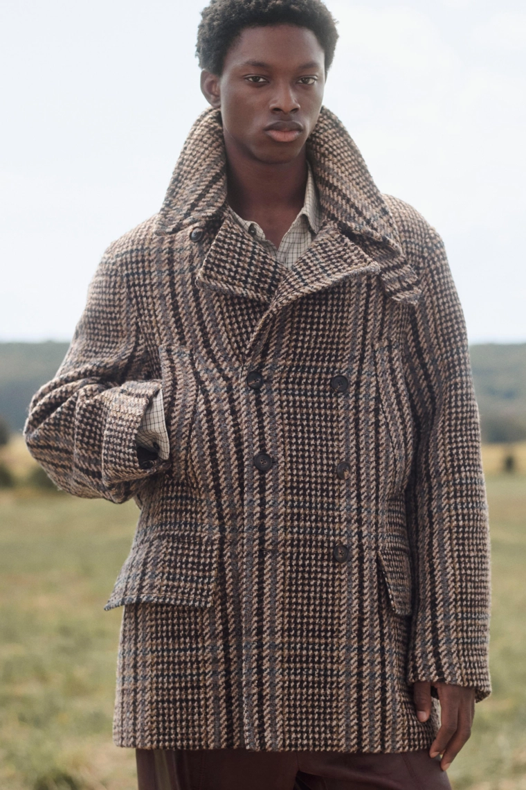 Пальто в клетку limited edition с отложным воротником и шарфом