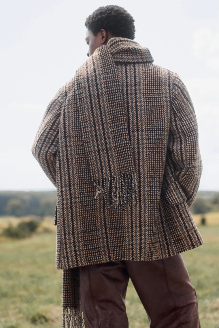 Пальто в клетку limited edition с отложным воротником и шарфом