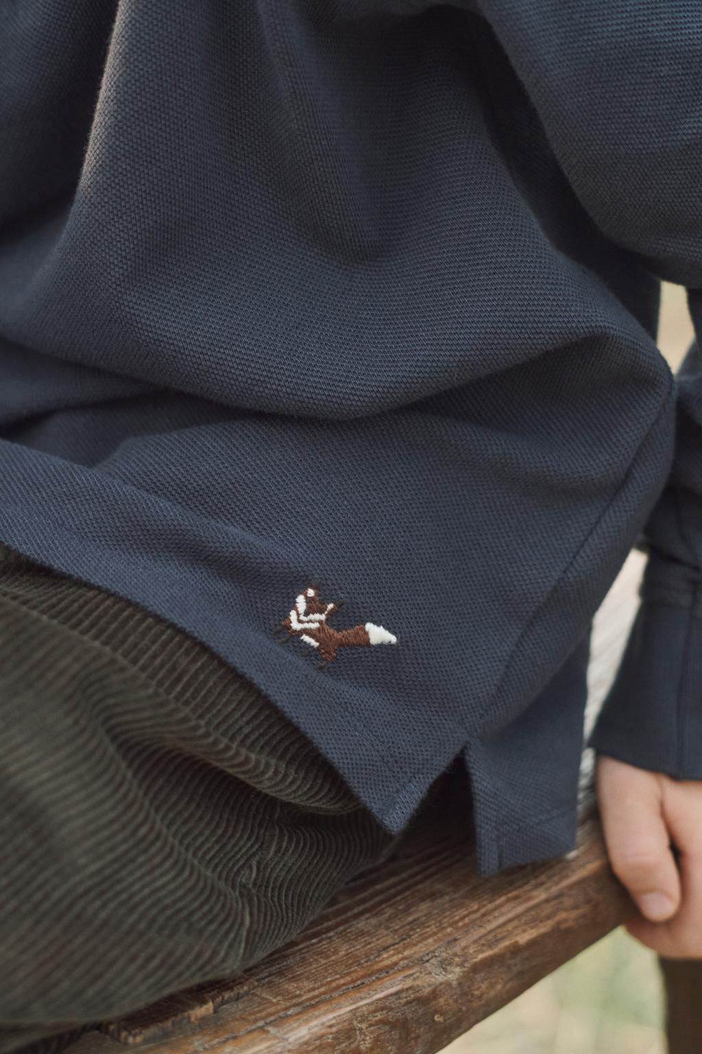 Поло limited edition с вышитым лисьим узором из пике