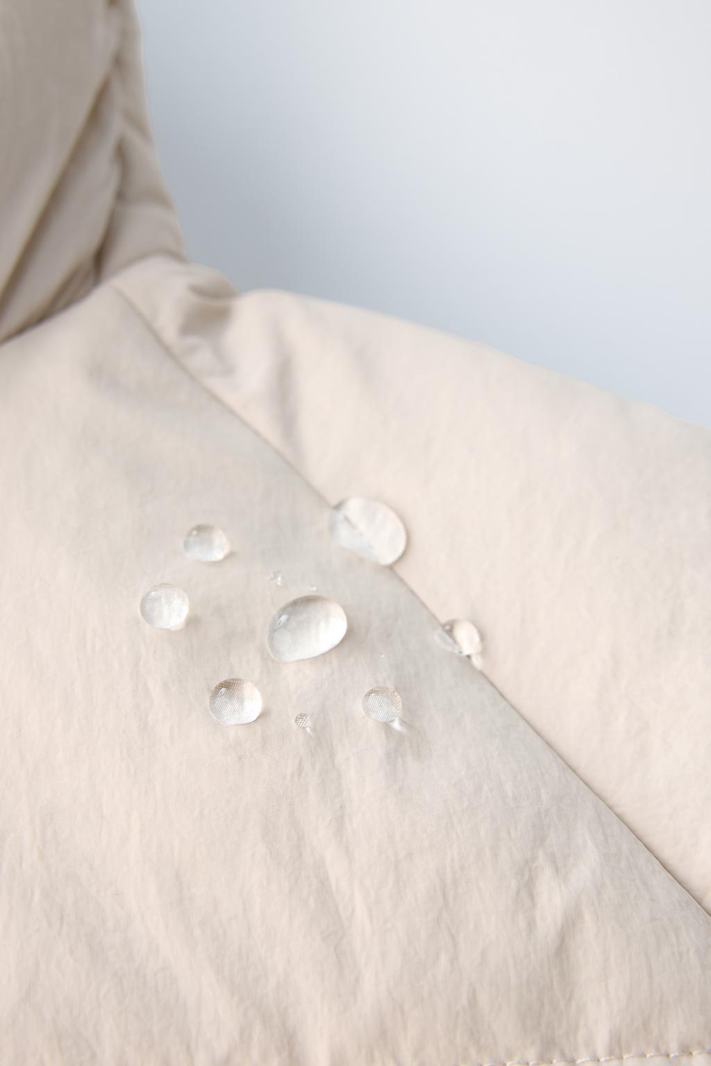 СТЕГАНОЕ ПАЛЬТО С КАПЮШОНОМ WATER REPELLENT