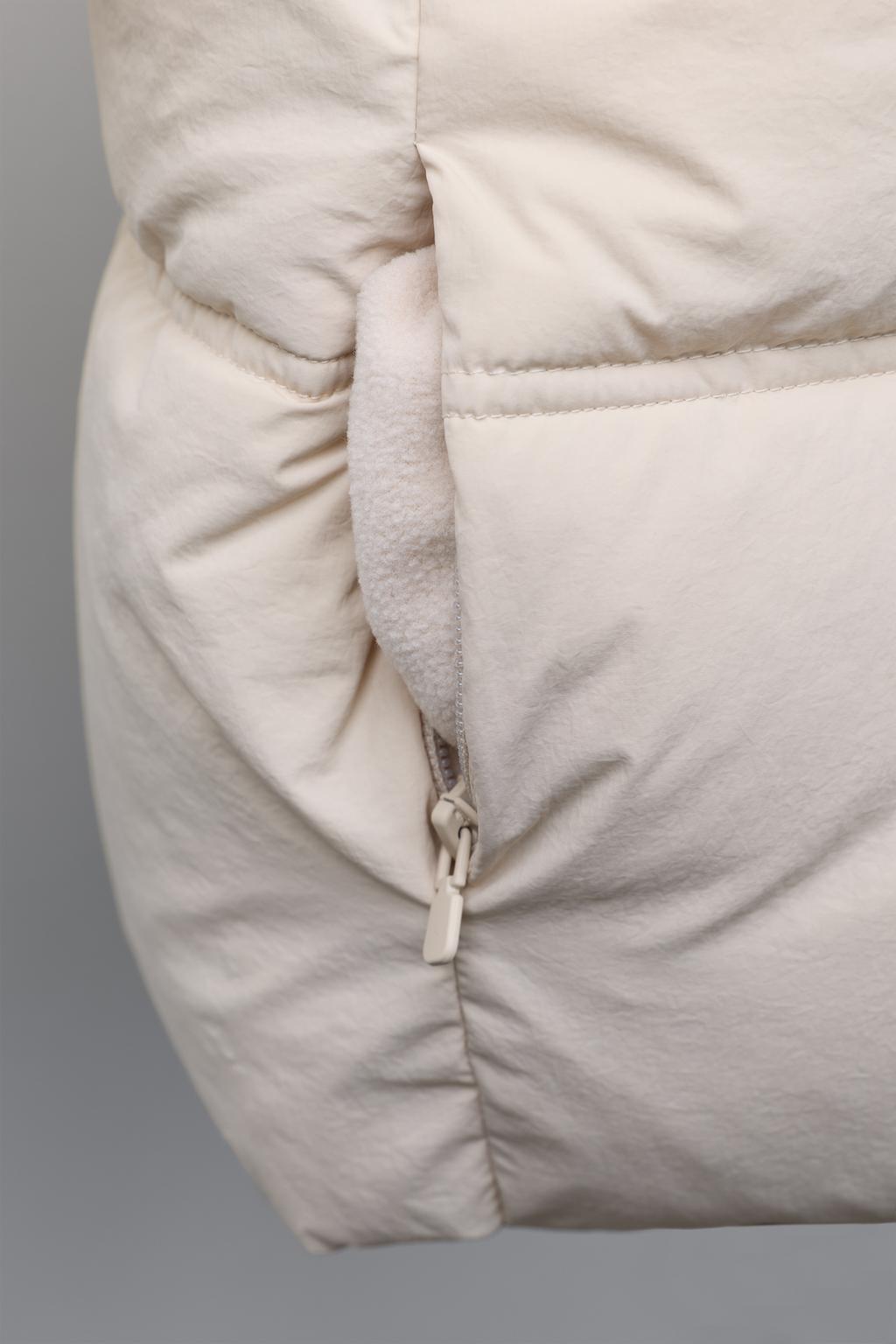 СТЕГАНОЕ ПАЛЬТО С КАПЮШОНОМ WATER REPELLENT