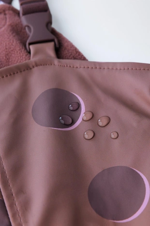 Прорезиненный комбинезон в горошек WATER RESISTANT- Заказать в России