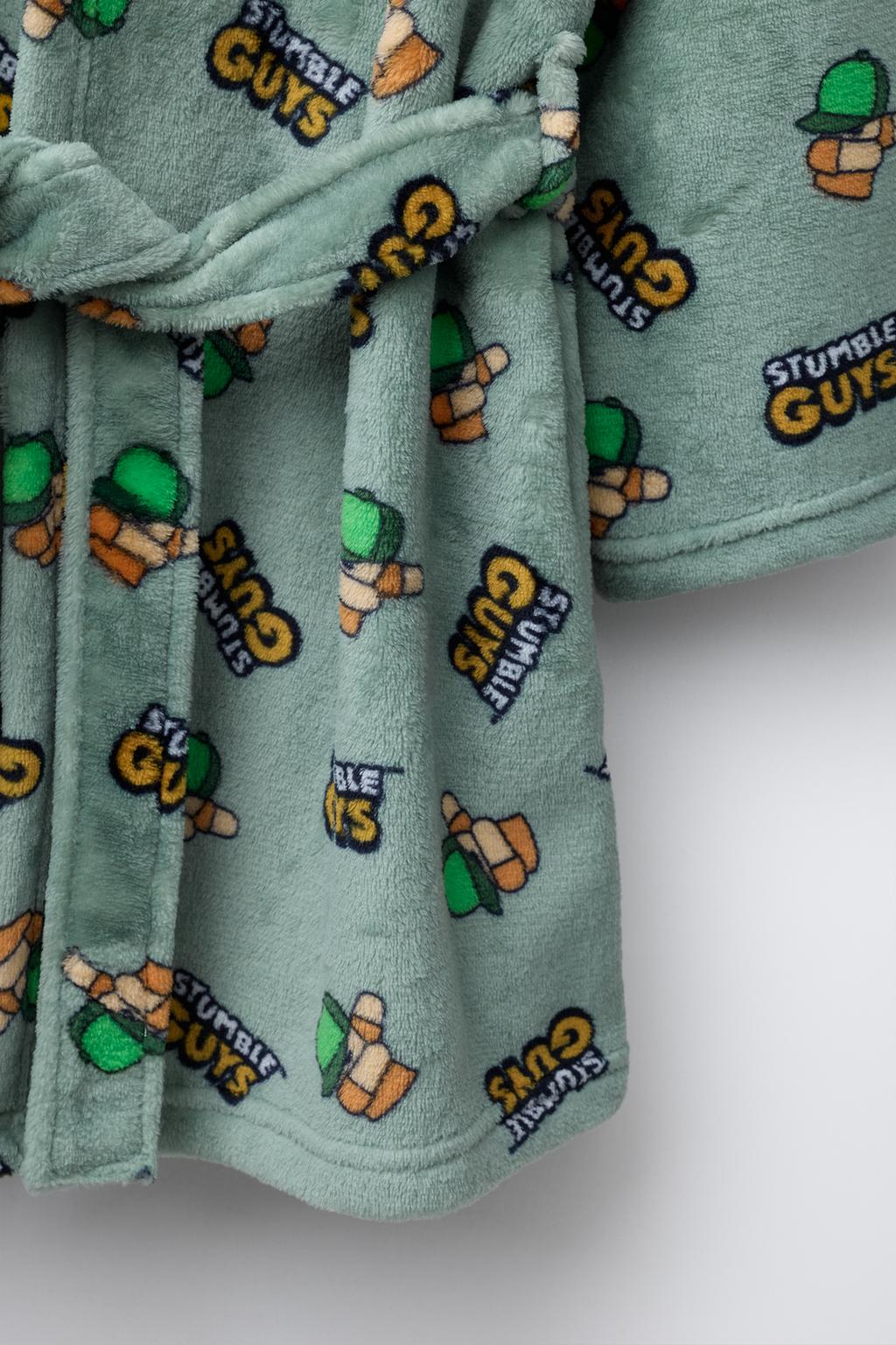 Халат ages 3-14 / stumble guys ™ © scopely из флиса