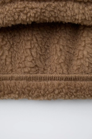 Толстовка из искусственной овчины с нашивкой- Заказать в России