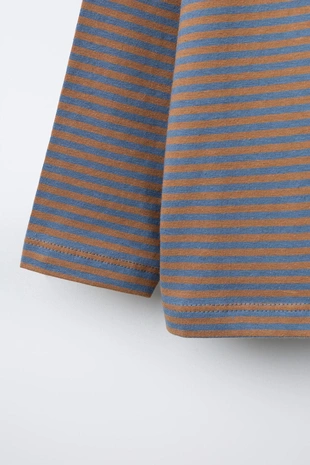 Футболка с полосатым принтом