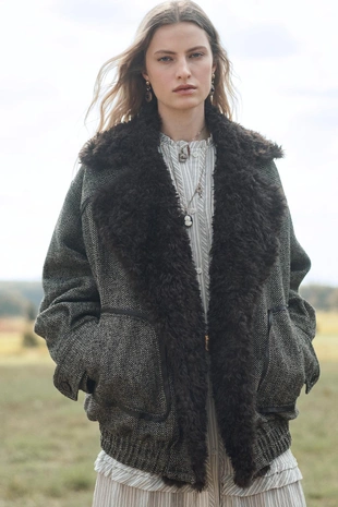 Бомбер LIMITED EDITION с комбинированным узором шеврон- Заказать в России