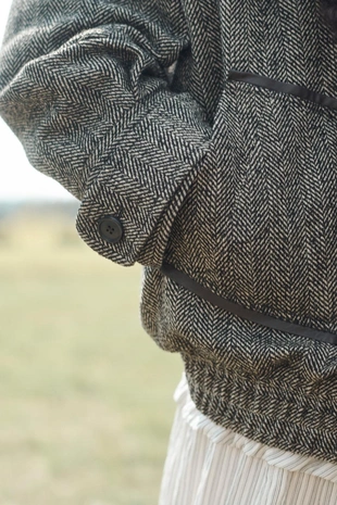 Бомбер LIMITED EDITION с комбинированным узором шеврон- Заказать в России