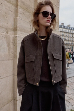 Мягкая куртка с высоким воротником- Заказать в России