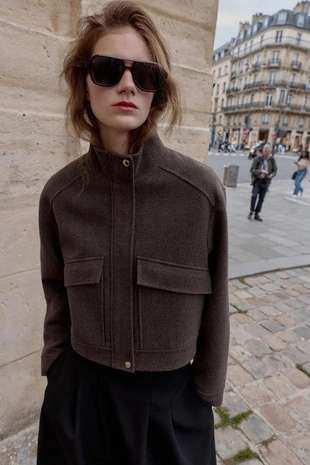 Мягкая куртка с высоким воротником- Заказать в России