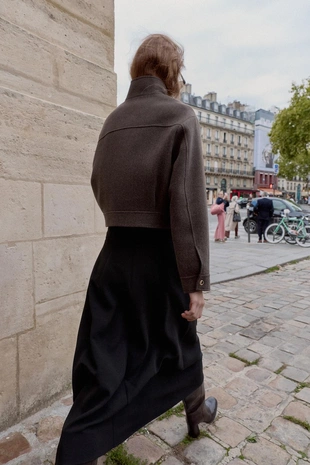 Мягкая куртка с высоким воротником- Заказать в России