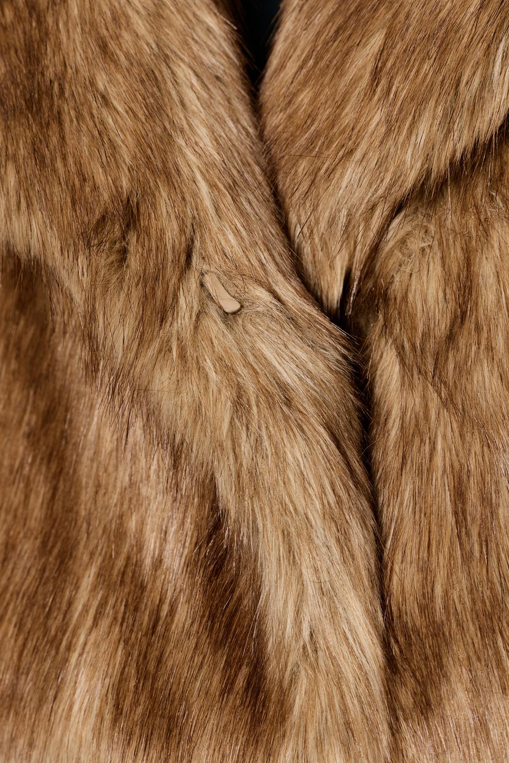 КОРОТКАЯ КУРТКА ИЗ ИСКУССТВЕННОГО МЕХА — ZW COLLECTION