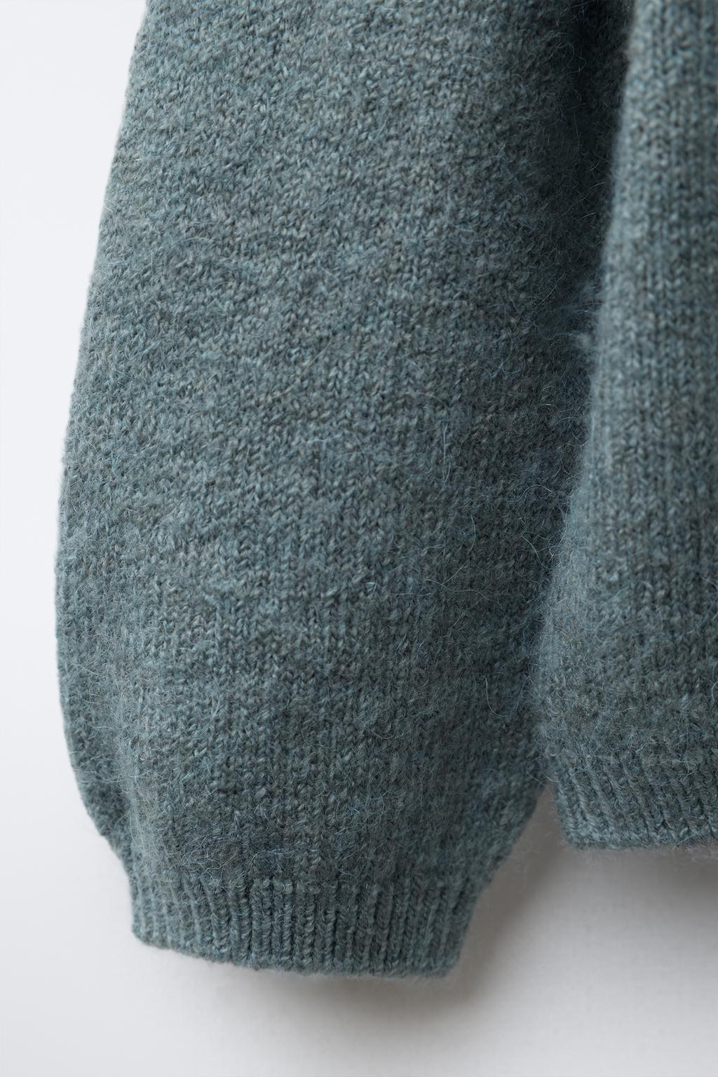 ТРИКОТАЖНЫЙ ДЖЕМПЕР С ВОРОТНИКОМ ПОЛО