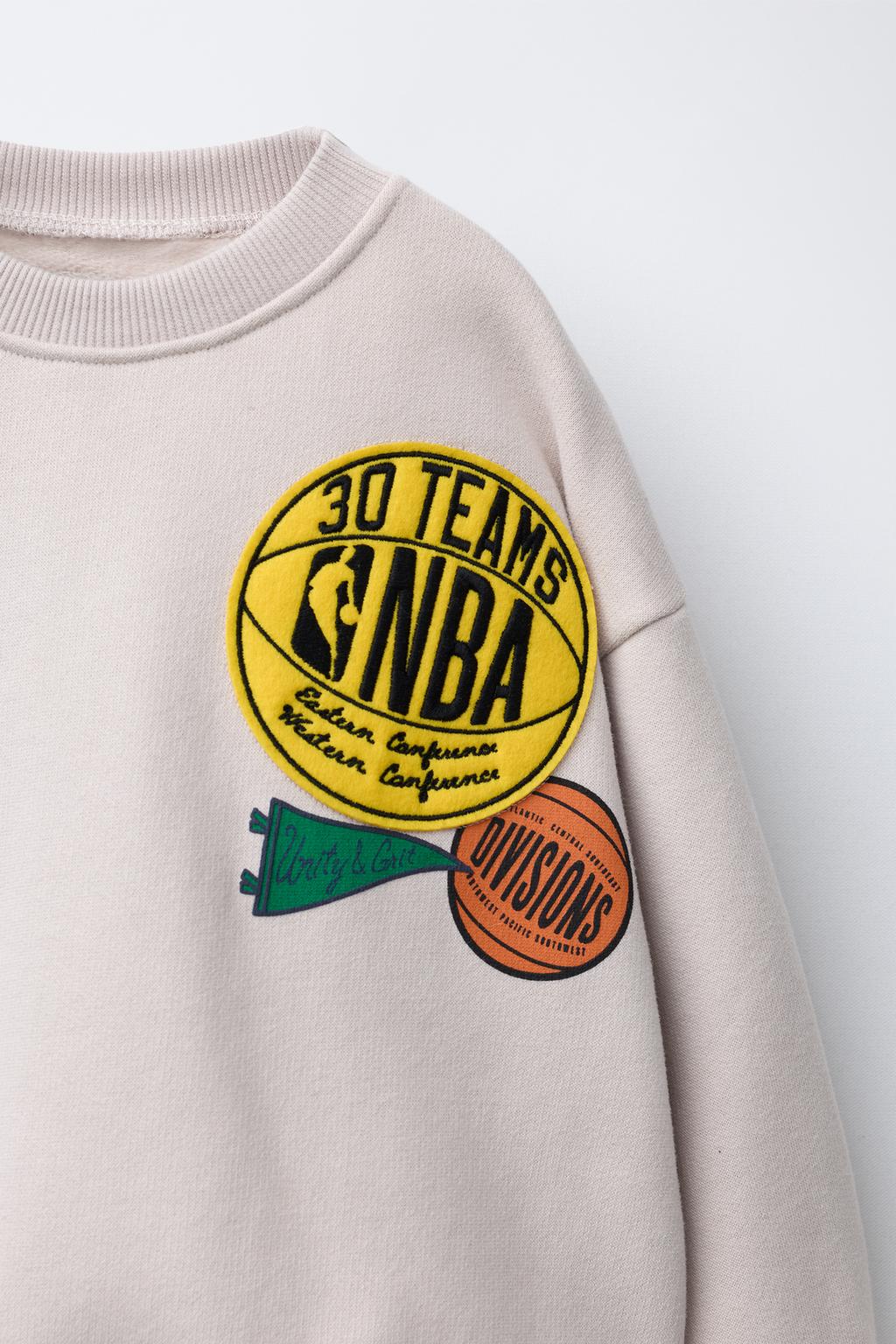 ТОЛСТОВКА С НАШИВКАМИ КОМАНД NBA
