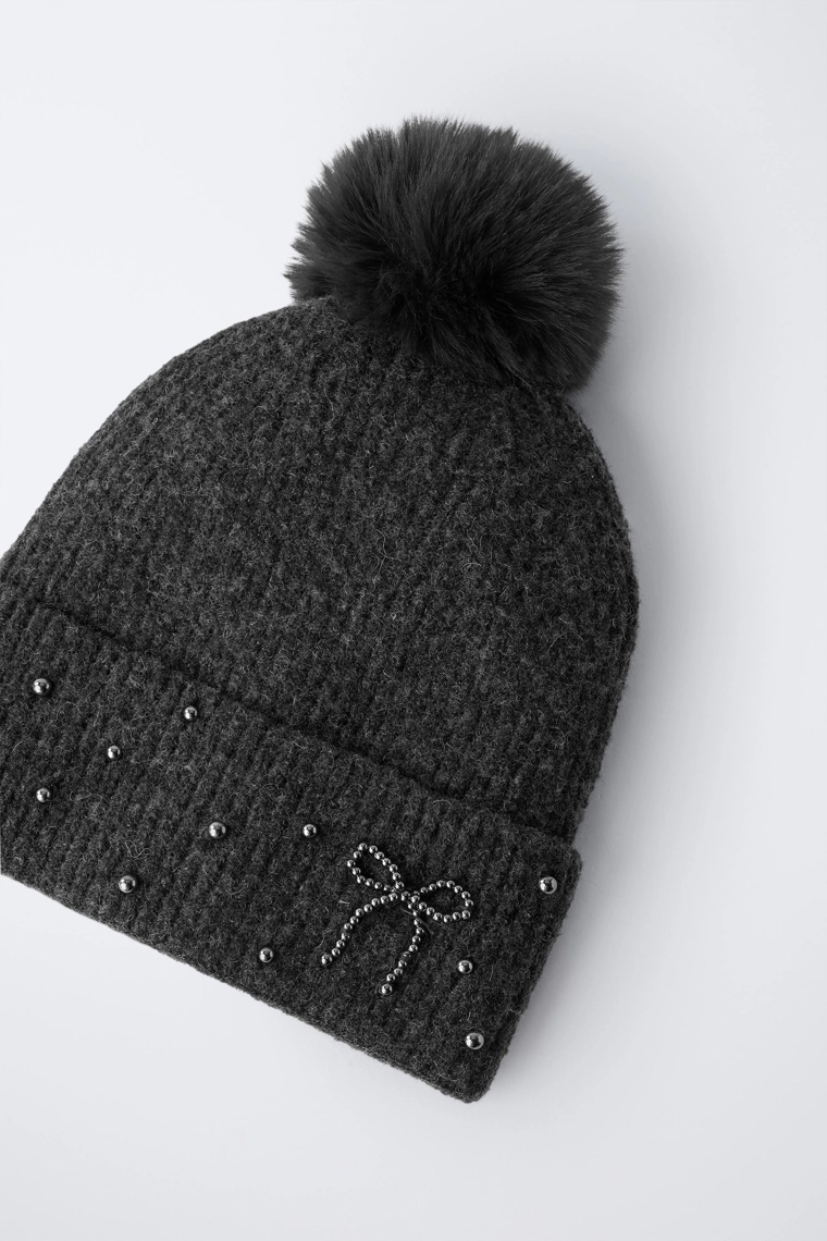 Вязаная шапка с шерстью и помпоном, украшенная блестками