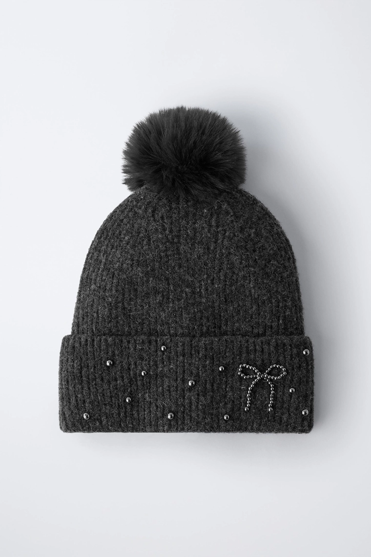 Вязаная шапка с шерстью и помпоном, украшенная блестками