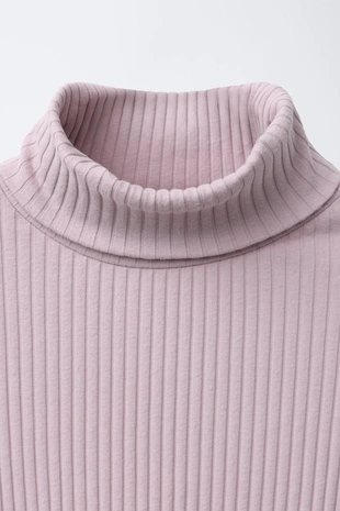 Футболка в рубчик с воротником-стойкой