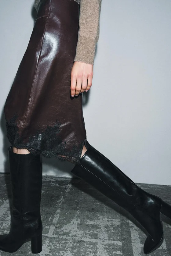 КОЖАНАЯ ЮБКА С КРУЖЕВОМ — коллекция Zara «ZW» 