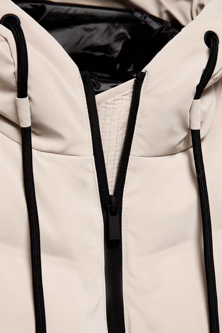 Длинный анорак с капюшоном из резины и термоизоляцией