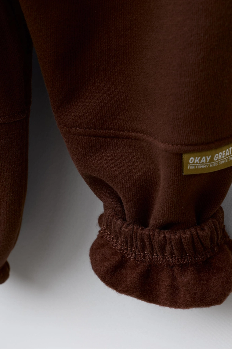 Мягкие джоггеры с этикеткой