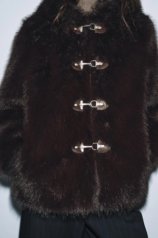 Короткое пальто из искусственного меха — ZW COLLECTION- Заказать в России