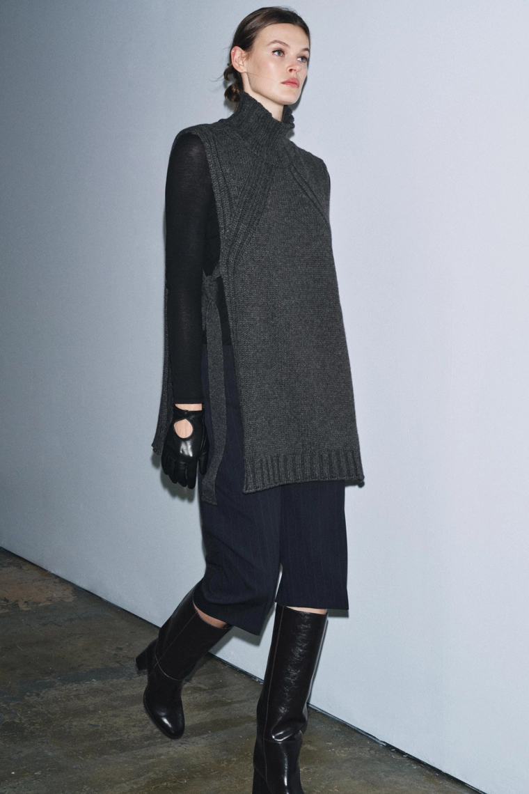 Жилет из шерсти с открытурками