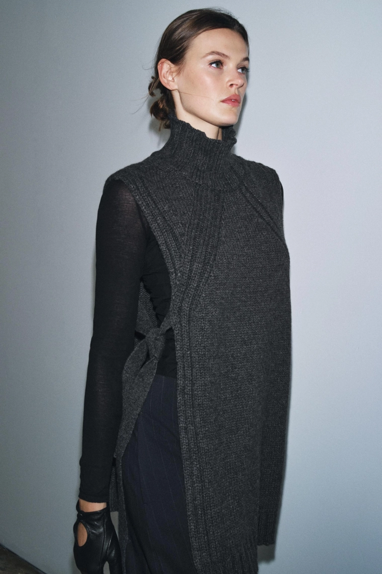 Жилет из шерсти с открытурками