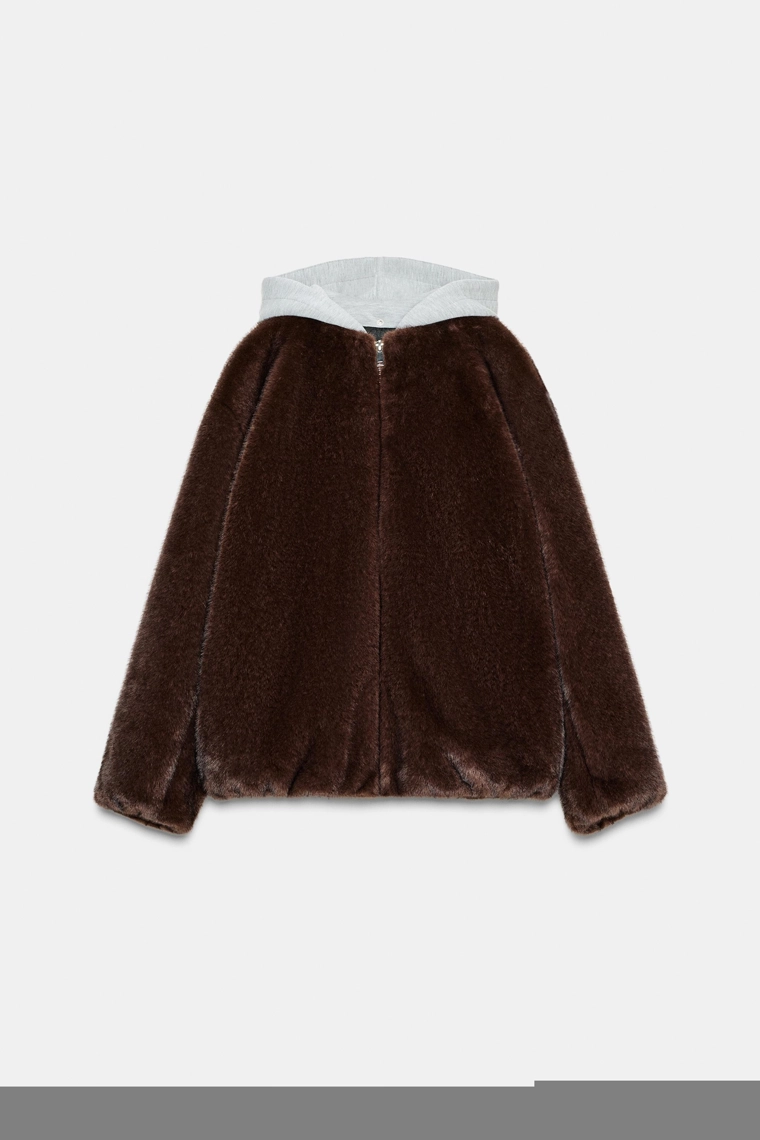 Бомбер с контрастным капюшоном из искусственного меха