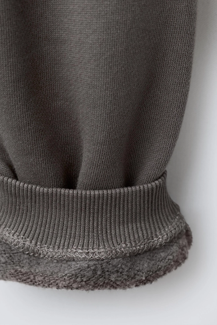 Джоггеры в гармент-тоне с деталями шва