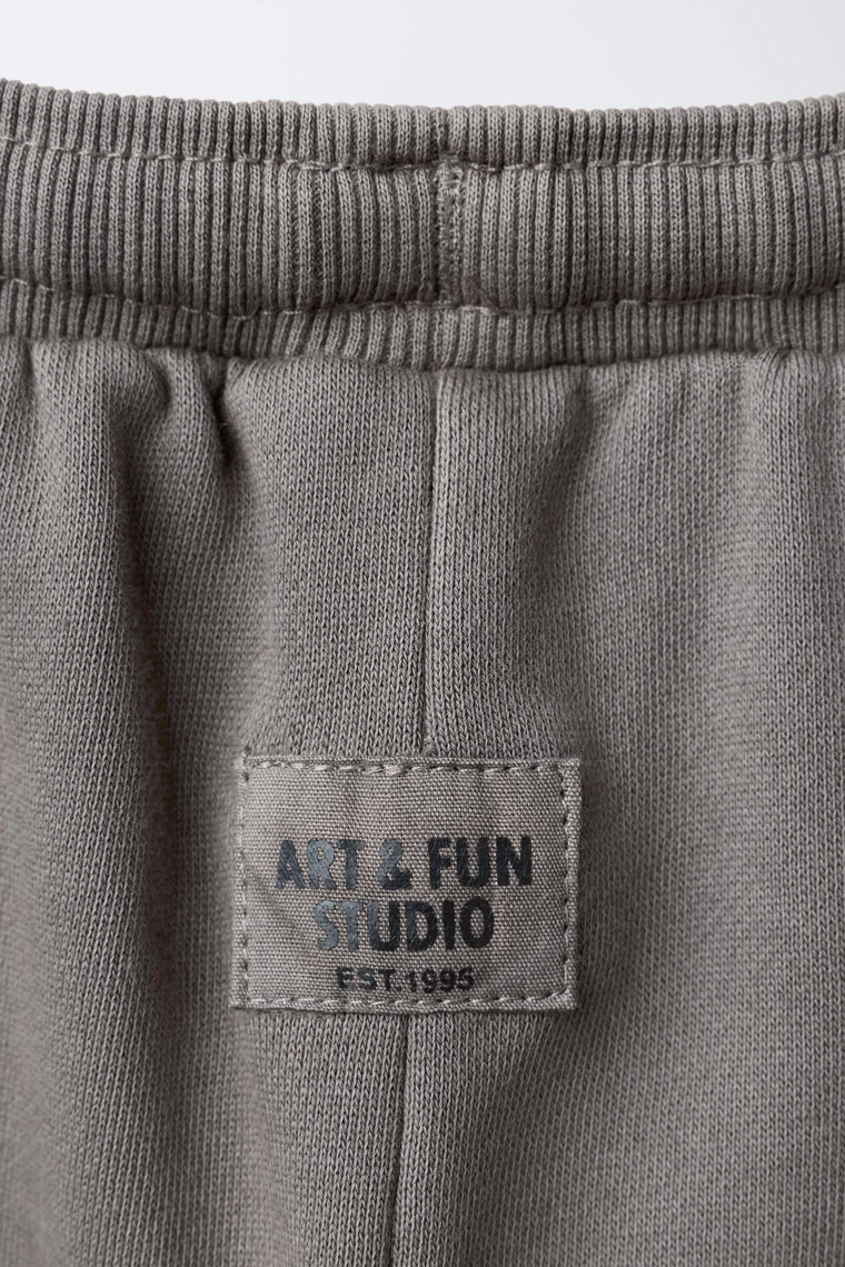 Джоггеры в гармент-тоне с деталями шва