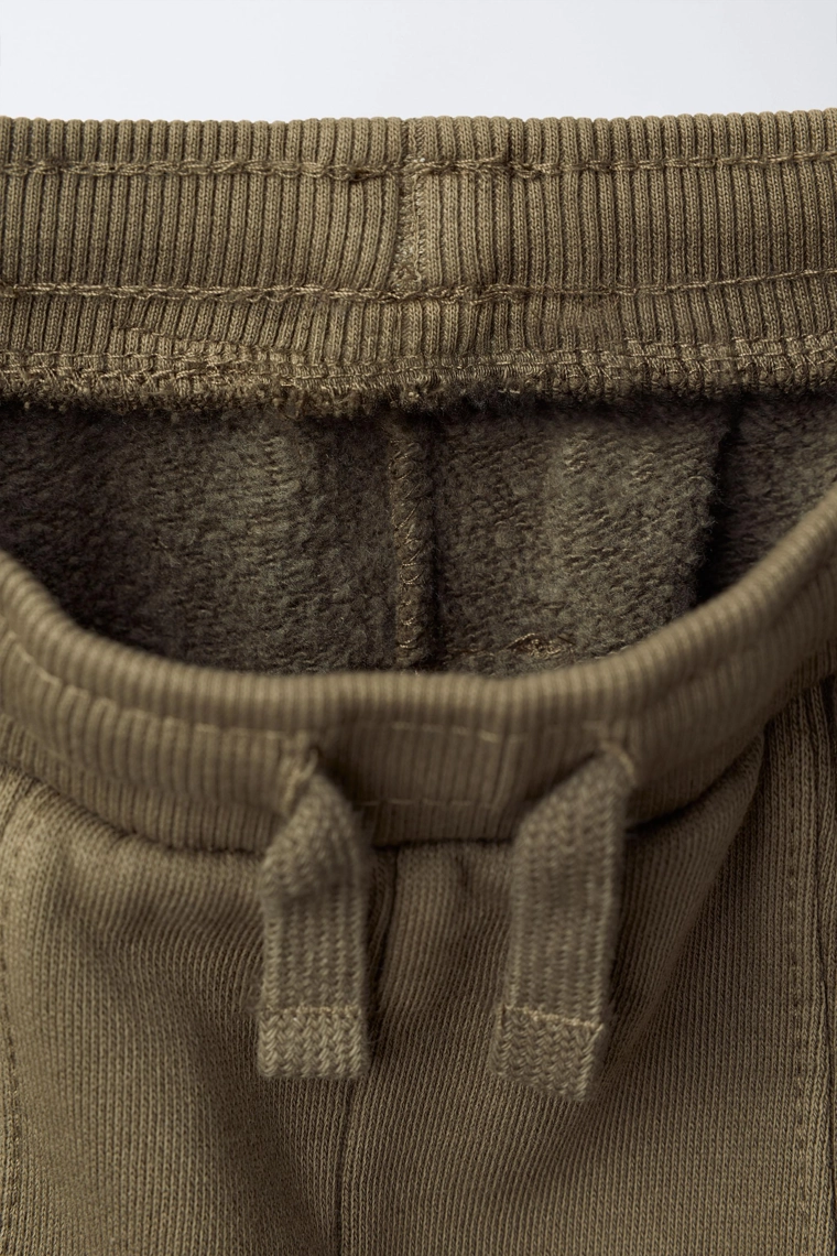 Джоггеры в гармент-тоне с деталями шва