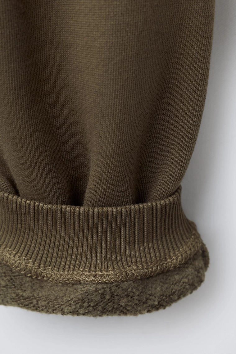 Джоггеры в гармент-тоне с деталями шва