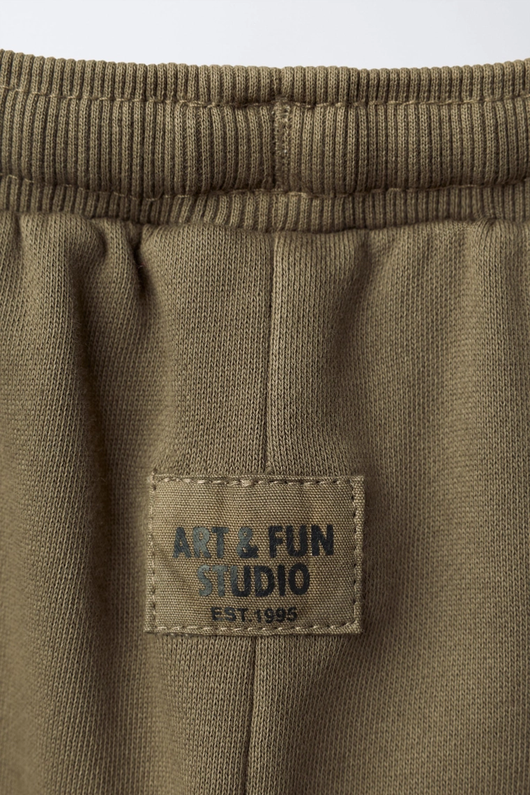 Джоггеры в гармент-тоне с деталями шва