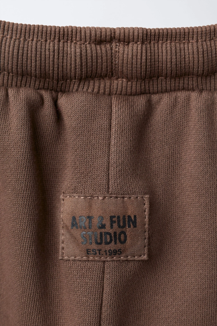 Джоггеры в гармент-тоне с деталями шва