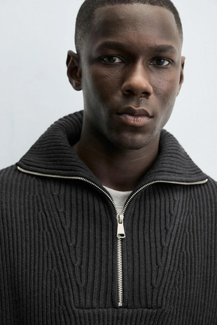 Джемпер вязаный жемчужный с воротником на молнии- Заказать в России