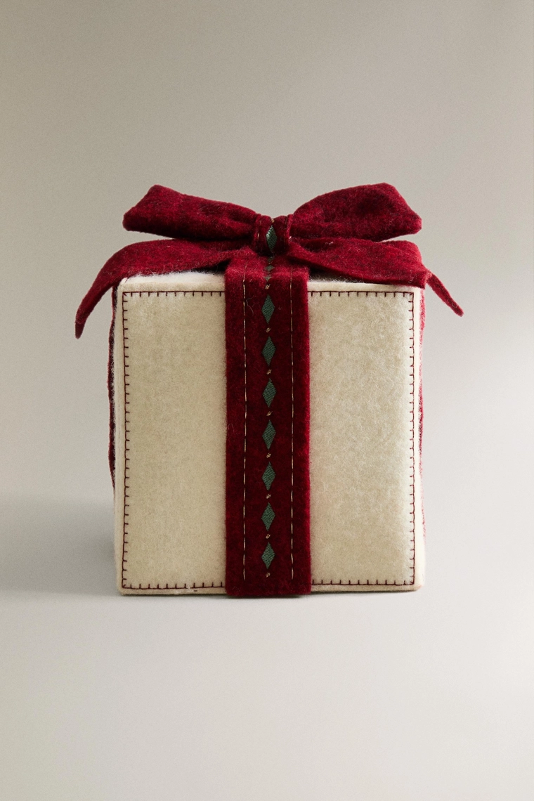 Большой рождественский подарок со встроенным светом