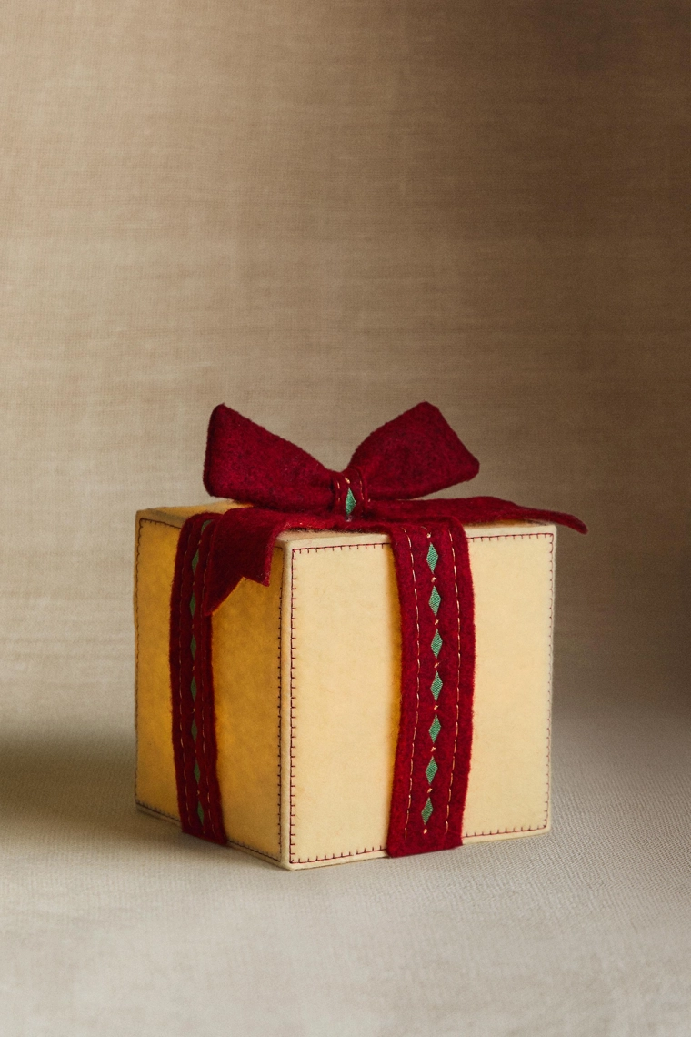 Большой рождественский подарок со встроенным светом