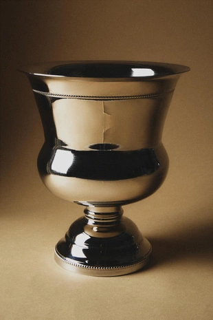 Большая ваза из полированной стали в форме бокала для вина- Заказать в России