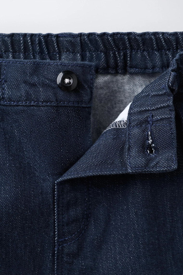 Джинсы с карманными клапанами