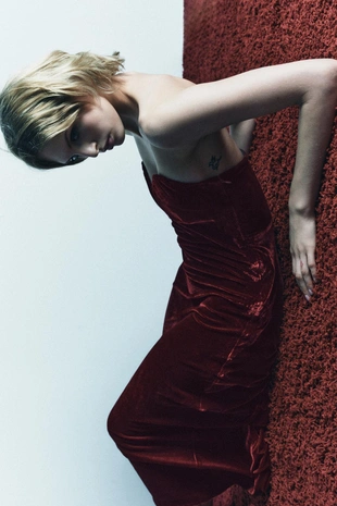 Бархатное платье с открытыми плечами — LIMITED EDITION- Заказать в России