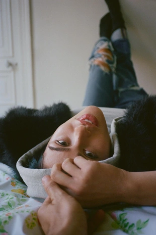 Прямые джинсы TRF с дырами средней посадки