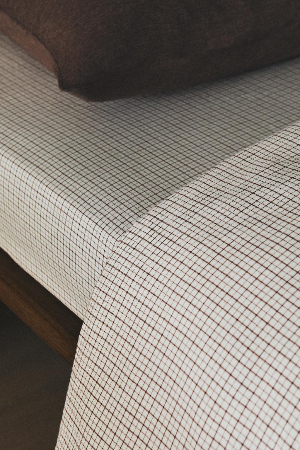 Фланелевый простынный чехол в клетку