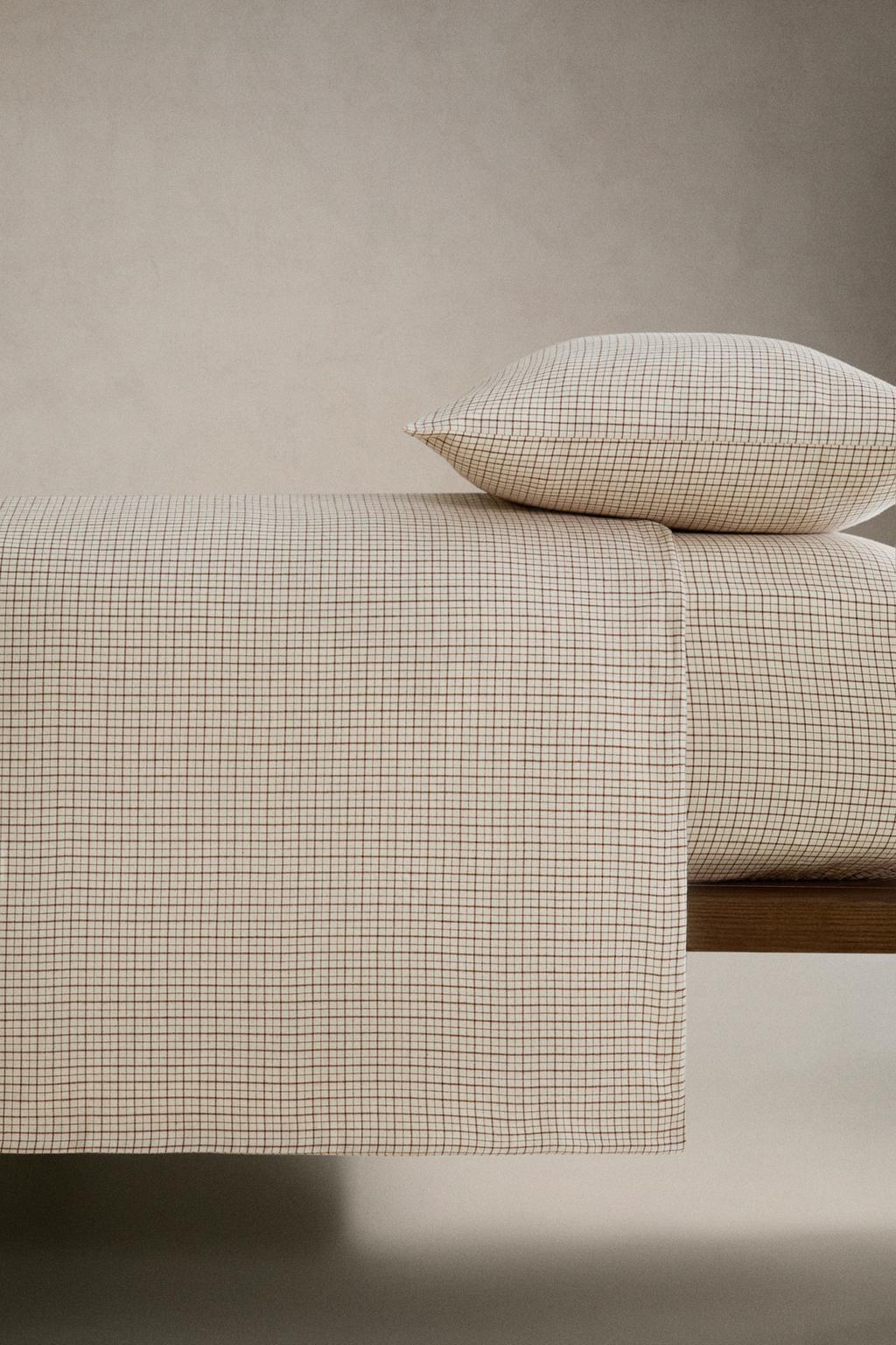 Фланелевый простынный чехол в клетку