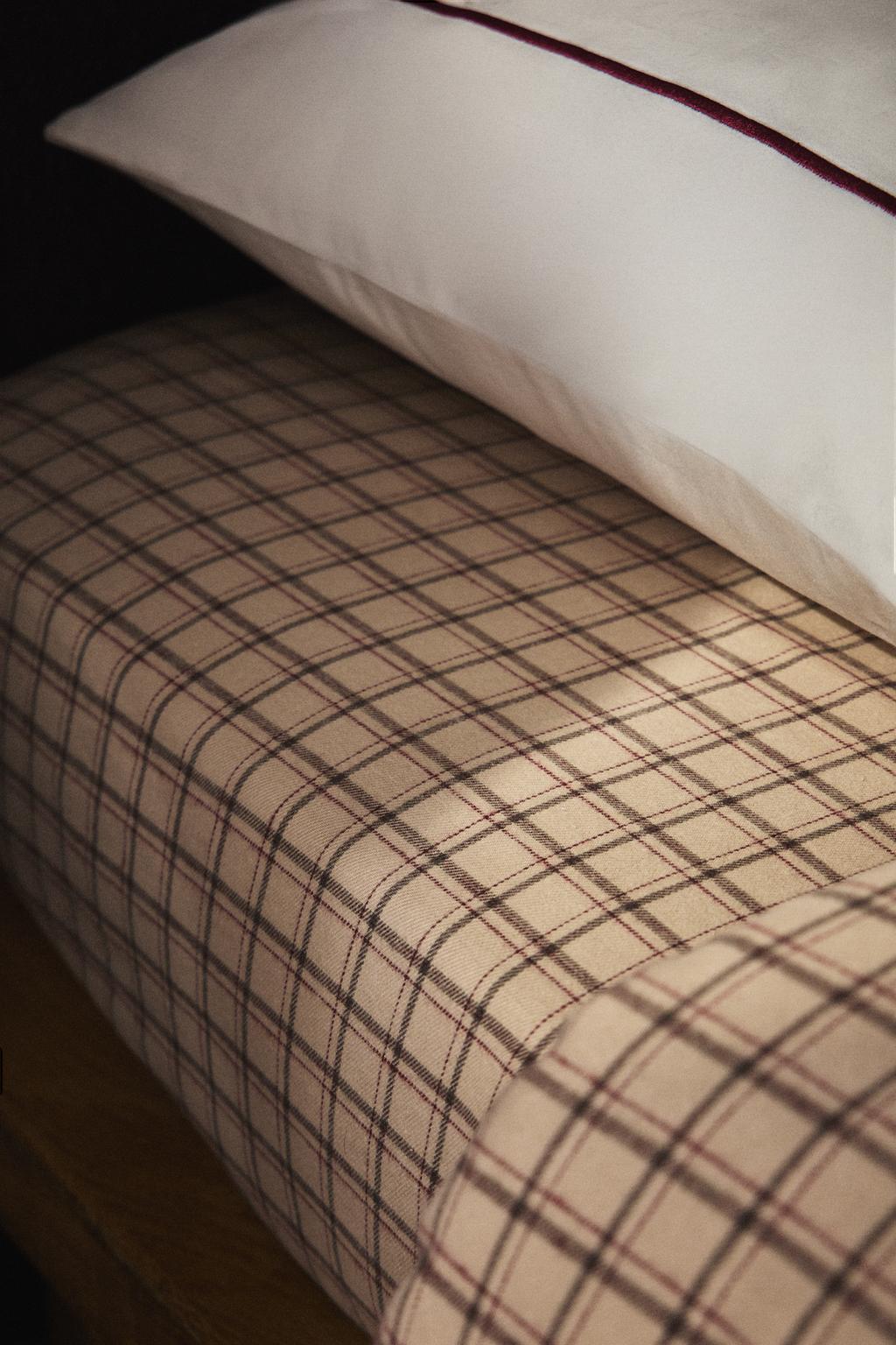 Фланелевый простынный чехол в клетку