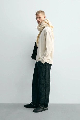 Футболка с двойной отделкой и контрастными деталями- Заказать в России