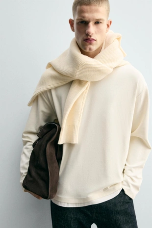 Футболка с двойной отделкой и контрастными деталями- Заказать в России