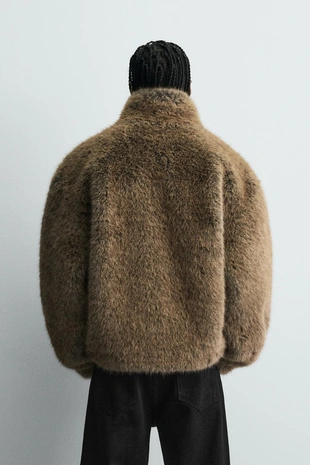 Короткое пальто из искусственного меха- Заказать в России