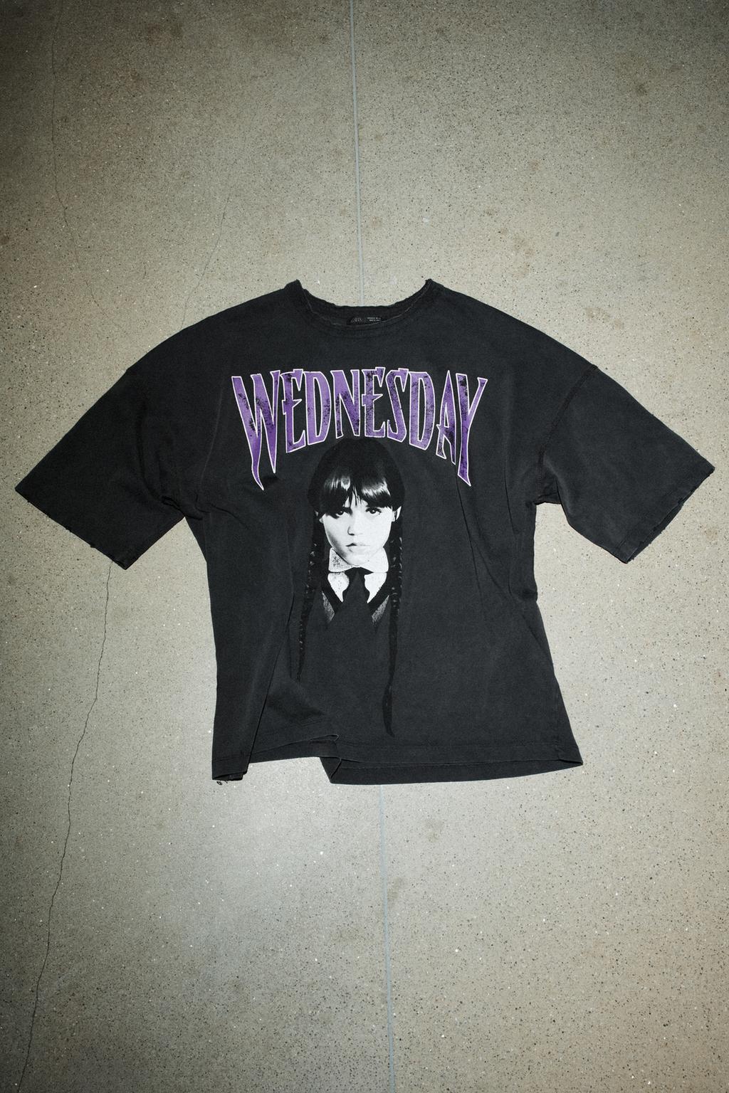 ФУТБОЛКА С ЭФФЕКТОМ ПОТЕРТОСТИ WEDNESDAY©