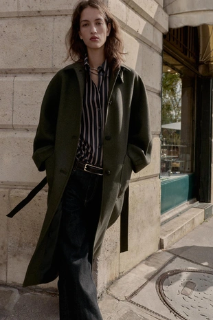 Пальто из шерсти с контрастным воротником и рукавами «шар»- Заказать в России