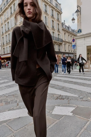 Короткое пальто из смесовой шерсти с шарфом